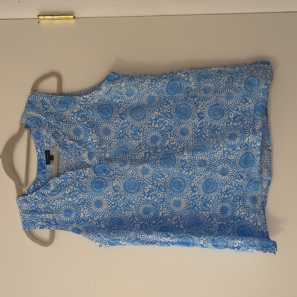 Talbot's linen blue and white top